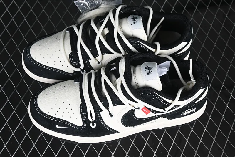 All categories Nk SB Dunk Series Nk SB Dunk Low High-end customized low-top sneakers Nk SB Dunk Low Stussy co-branded strap embroidered black hook Anniversary high-end customized low-top casual sneakers YX5066-241